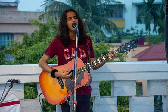 Inspired by Ed Sheeran and Green Day, Bhavishya Balani, a second-year English student from The Bhawanipur Education Society College, enthralled the audience with his music during the open mic.