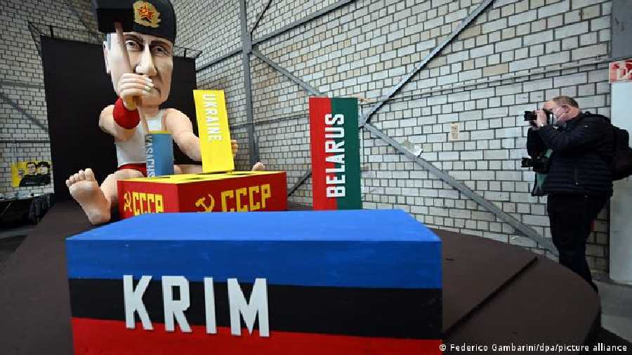 This 2022 Rose Monday Carnival float showing Vladimir Putin building a new Soviet Union would fit the bill to join the peace protest on Monday
