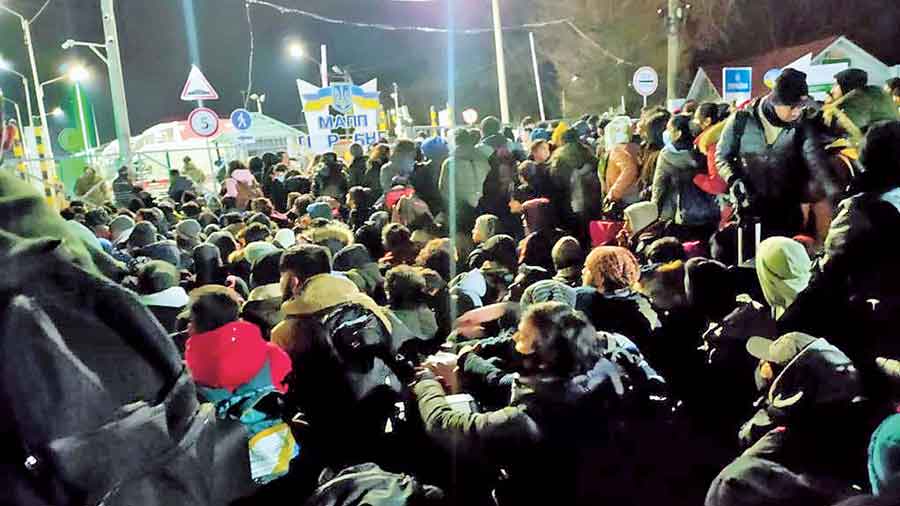 Picture sent by Mikhail Alam show students waiting at gate No. 5 at the Ukraine-Romania checkpoint on Saturday night.