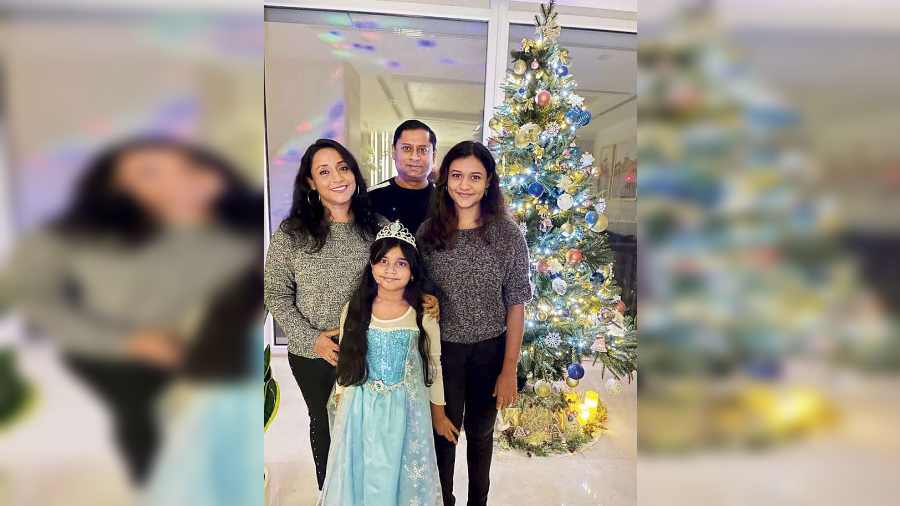 Aakansha Das (right) with her parents and sister in Dnipro in Ukraine on Christmas last year