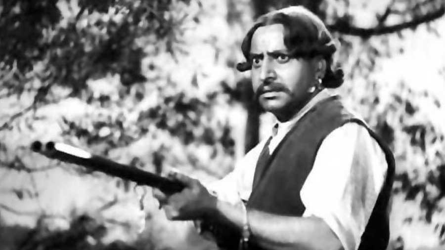 Pran as dacoit Raka in ‘Jis Desh Main Ganga Behti Hai’ (1960)