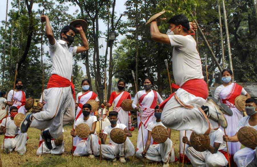 MID-AIR DUEL: Performers showcase their martial art skills at the 62nd Bratachari Upashilan Shivir at Behala’s Thakurpukur in southwest Kolkata on Monday, December 27. 