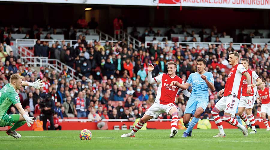 Rodri (in blue) scores Manchester City’s winner against Arsenal at Emirates Stadium on Saturday. 