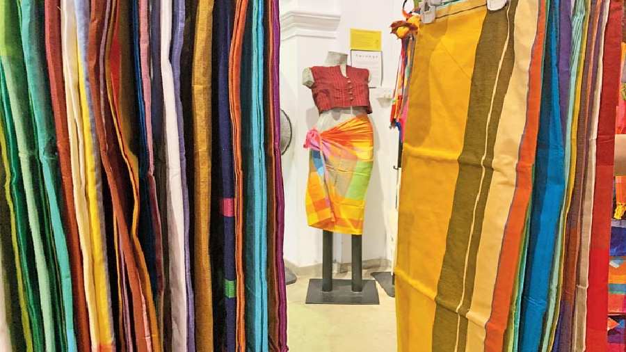Barefoot, famous for its woven silk and cotton sarongs, has been around since the 1960s and has branches in Galle and Colombo.