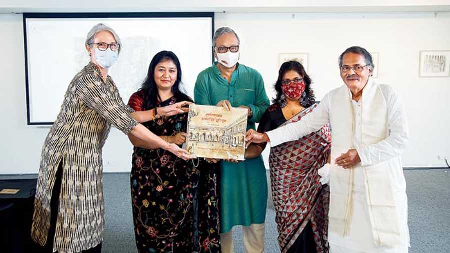 (L-R) Rowan Ainsworth, consul general, Australia; Richa Agarwal, chairperson, Kolkata Centre for Creativity; Jawhar Sircar, member of parliament, Rajya Sabha; Sushmita Basu Singh, member of RRitobak and artist Prabir Krishna Deb, releasing the book on Deb’s illustrations during the inauguration of the exhibition on  ‘Durga Puja at Shobhabazar Rajbari: A Tryst with History and Heritage’ held from September 25 to October 5 at Kolkata Centre for Creativity.