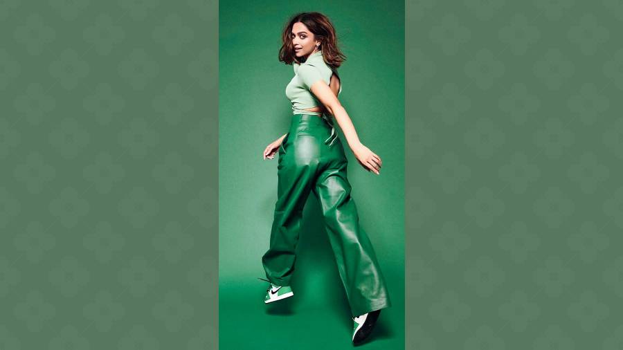 Deepika is a monotone girl… black, pink, red… she has done it all. But last year if there is one trend she smashed it would be tone-on-tone. From looking playful in this emerald green faux leather pants with a shade lighter green top, to rocking a blue midi dress with deep blue jacket, the actor-producer showed how to rock this trend.