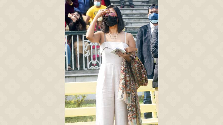 Basking in the comfort of the sun, Neha Kabra Singh looked pretty relaxed despite the tense atmosphere. Her white cotton jumpsuit paired with a Kashmiri Kani shawl, spelt class. A pair of red polarized eyewear, a Michael Kors bag added to the chicness.