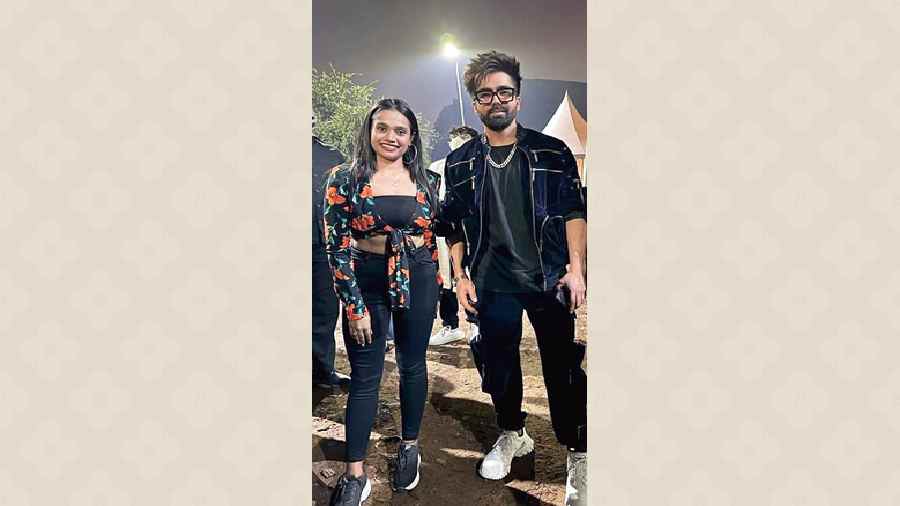 CA final-year student Anindita Chakraborty could not contain her excitement as she got clicked with her favourite star. “His Bijlee bijlee song set the mood for the entire concert, and set the venue on fire. But my forever favourite will be Yaar ni mileya,” quipped the fitness enthusiast.