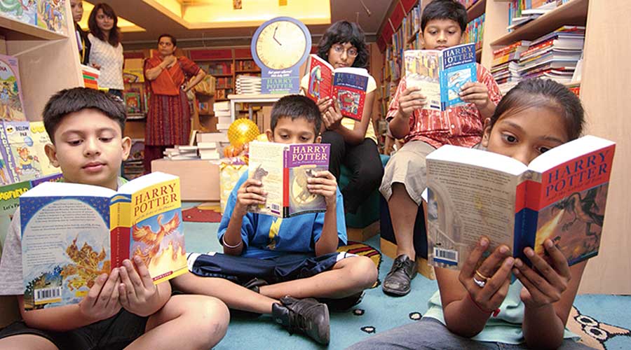 Children reading Harry Potter books at Crossword.