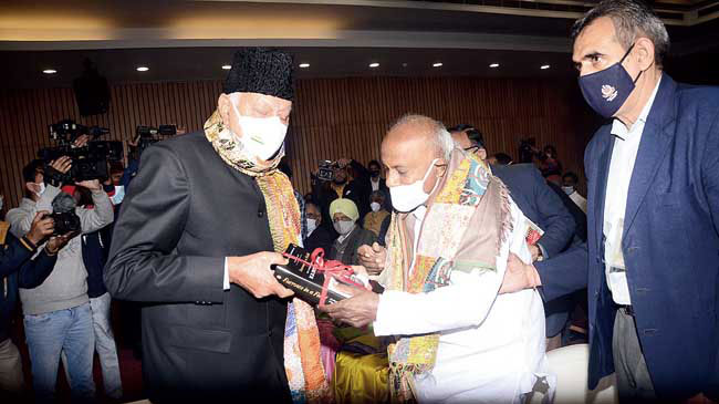 Farooq Abdullah with H.D. Deve Gowda.