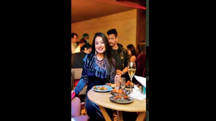 This lady in a blue velvet dress was sure ready to step into the new year with well-laden table.