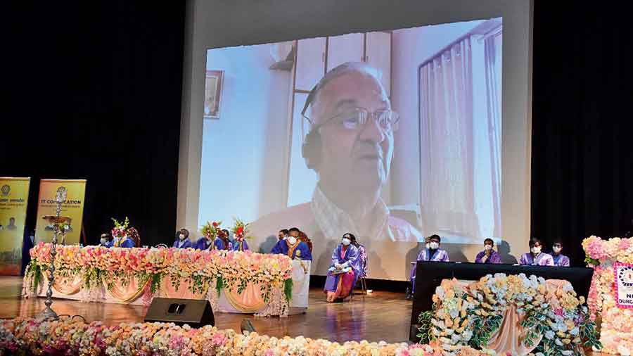 Anil Kakodkar delivers  the convocation address virtually from Mumbai