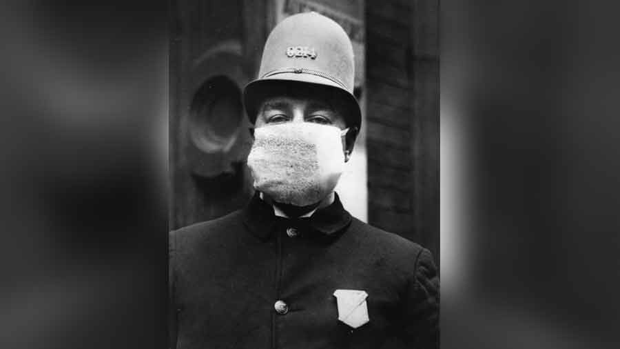 An American policeman wearing a mask to protect himself from the Spanish flu following World War I. Owing to the reluctance of people and the substandard quality of masks, the impact of mask use was not very prominent in that pandemic