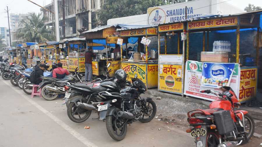 The fast food stalls near Hirapur Hatia More