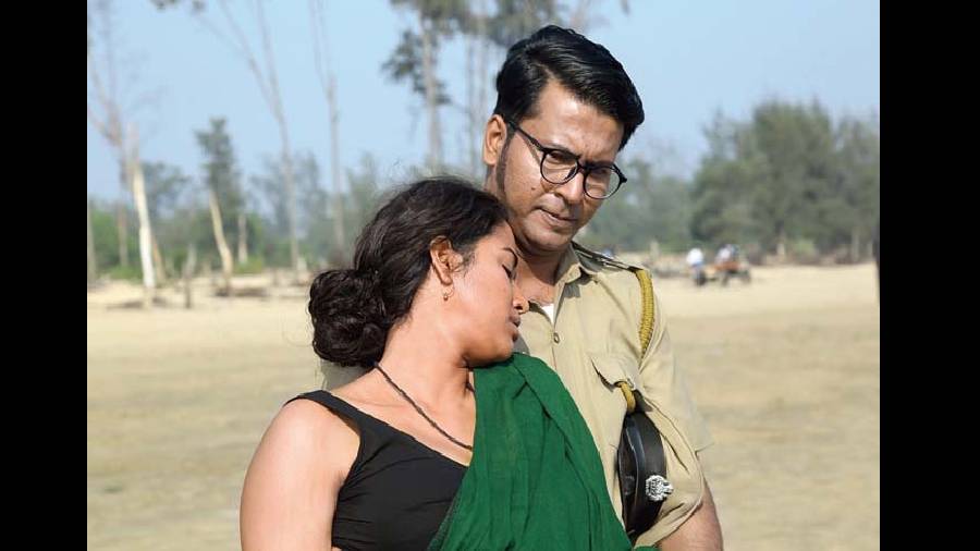 Anirban and Sohini in 'Mandaar', streaming on Hoichoi