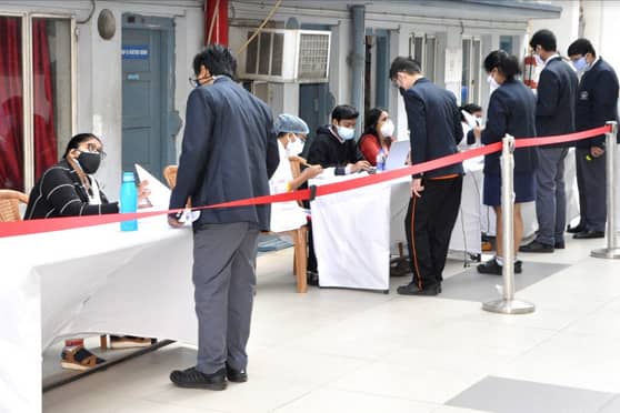 Separate counters made for smooth functioning. Teaching and administrative staff worked hand in hand with the medical team. 