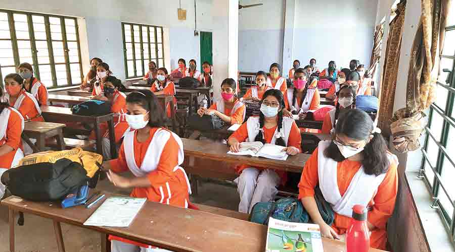 Students at a school in Hooghly’s Chinsurah when academic  institutions reopened in November last year.