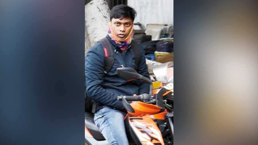 A biker was without a mask in front of Raj Bhavan. A scarf covered his neck and ears.“I was just speaking on the phone and so I am not wearing a mask,” he said