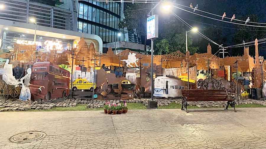 A 70-ft installation along the boundary wall that portrays a slice of 1970s Calcutta.