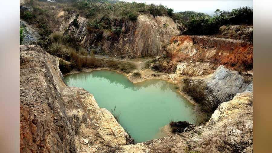 Rang Pahar in Purulia’s Mali village is locally called ‘malti khudan’ for the sources of natural colours found here