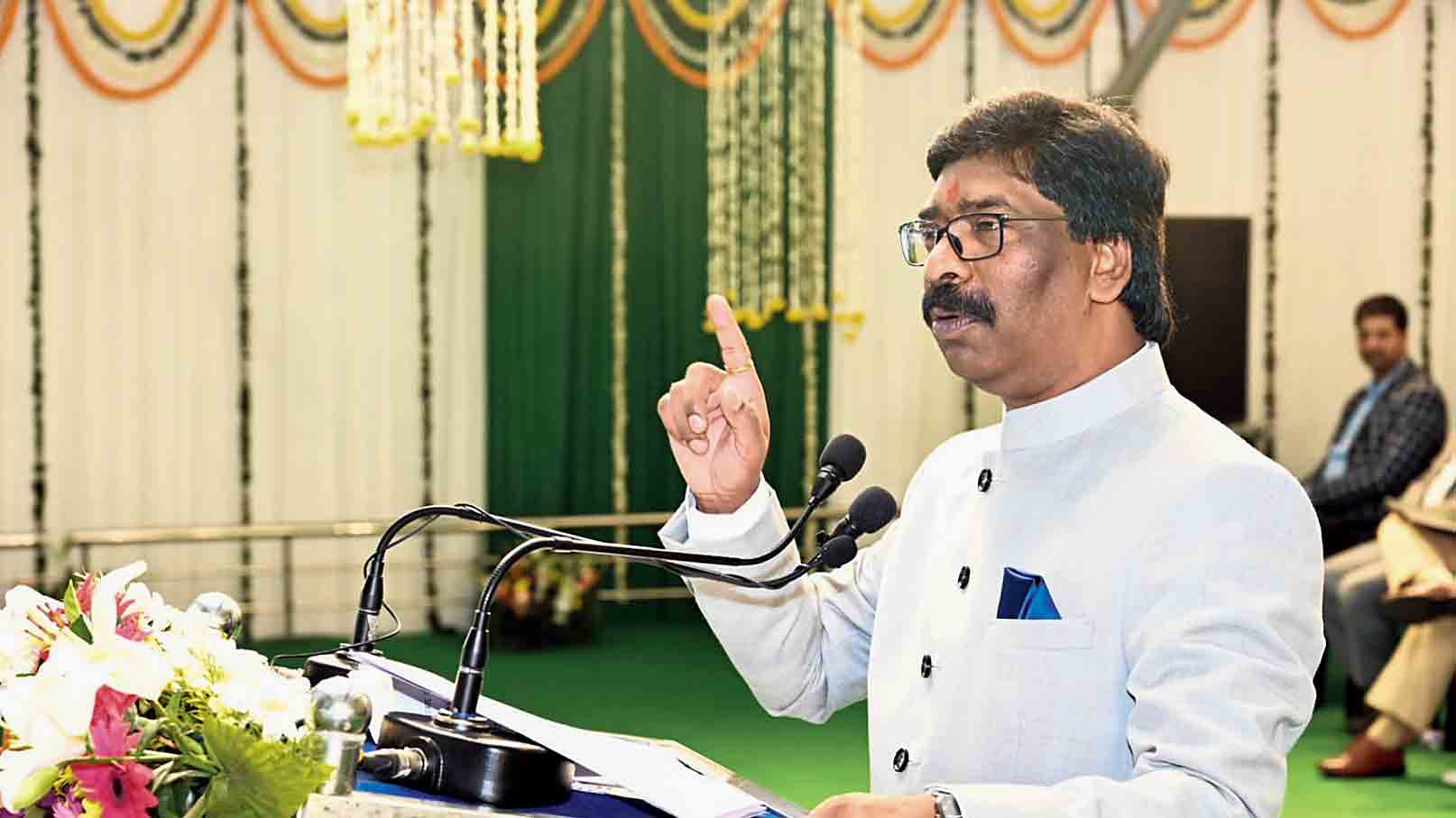 Bypoll: Hemant sends message of unity