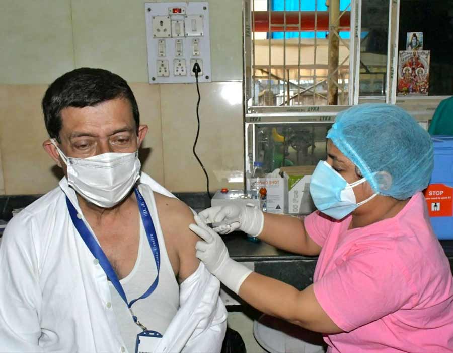 TRIPLE GUARD: A man receives the booster shot against Covid-19 on Monday, January 10, in Kolkata. The third jab against Covid for healthcare workers, frontline workers and those 60 years and above with comorbidities started on Monday. All 141 health clinics of the Kolkata Municipal Corporation and government and private healthcare facilities have been tasked to administer the booster vaccines