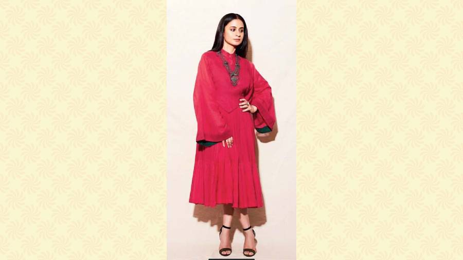 Comfort: Fuss-free and easy-breezy can be clearly Rasika’s middle name. The Delhi Crime actress has shown major love for comfortable midi-length outfits — think pleated skirts, flowy cotton dresses and so on. Minimal can be gorgeous is a key essence of her style game. How stunning she looked in this Ka-Sha red dress that she paired with a chunky silver neckpiece and strappy heels. 