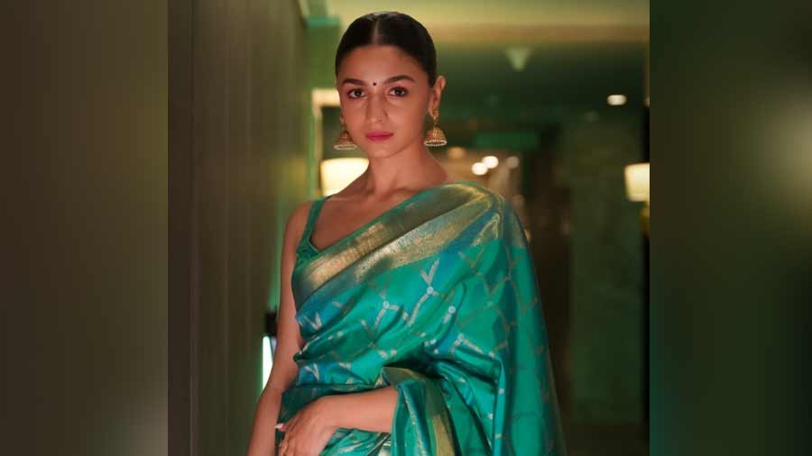 Buy Alia Bhatt Saree-rocky & Rani Movie Saree-bridesmaid Georgette Ombre  Saree-manish Malhotra Saree-designer Saree With Blouse-partywear Saree  Online in India - Etsy