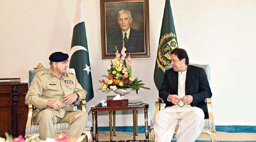 Pakistan’s chief of army staff, General Qamar Javed Bajwa, with the prime minister, Imran Khan 