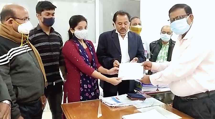 Mousami Mohanty hands over two cheques amounting to  Rs 40 lakh to the Bhadrak district collector on Monday.