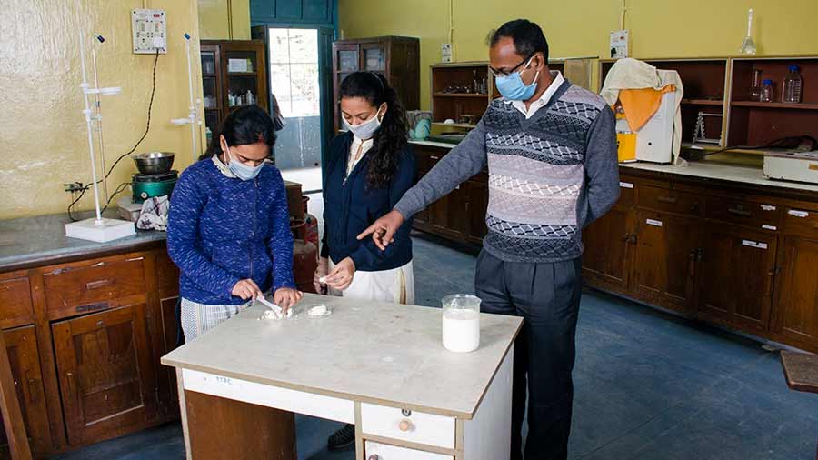 JU associate professor Debabrata Bera and two research scholars, Bedotroyee Chowdhury and Minakshi Chakraborty, have successfully re-created Bandel cheese in a lab