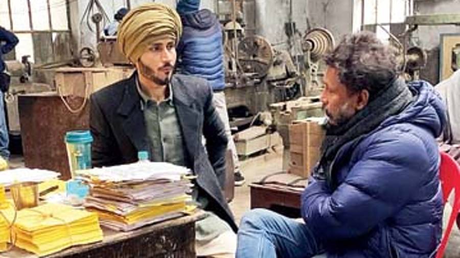 Amol as Bhagat Singh with director Shoojit Sircar on the sets of Sardar Udham