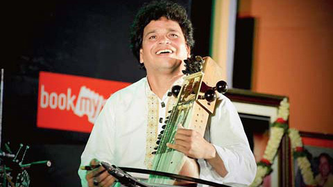 Sarangi player Farooque Latif Khan is featured on Umesh's album.