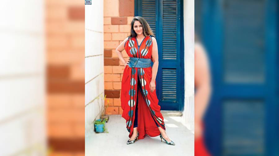  Owner Rupali Mukherjee posed in a linen-satin Indo-western semi-sari look designed with denim patchwork  and styled with a denim belt for a comfy and trendy look