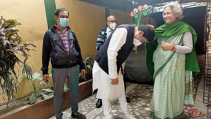 Ward 31 Trinamul Congress candidate Sabyasachi Dutta bends to seek blessings from an elderly voter in CF Block.