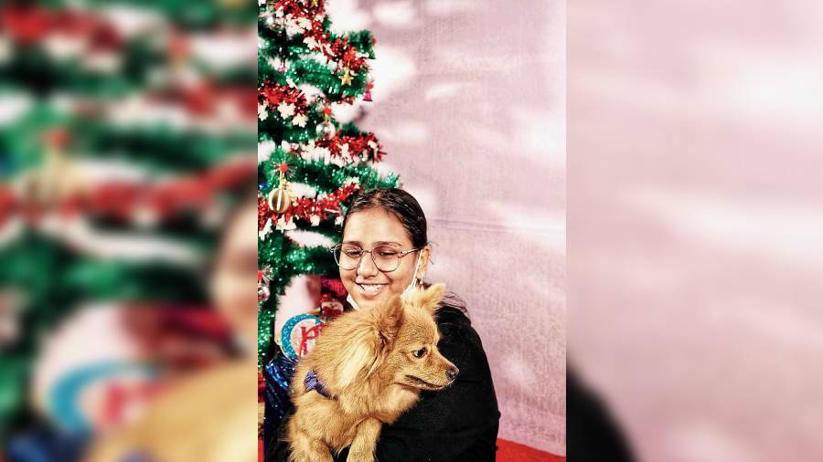 “Gingloo doesn’t mean anything but it sounds cute so I chose the name my Pomeranian,” smiled Teerna Datta, a Class VII student of Loreto House. “My dad gave me Gingloo on my birthday during the first lockdown as I used to feel lonely without my friends. Now he’s my best friend,” she said.