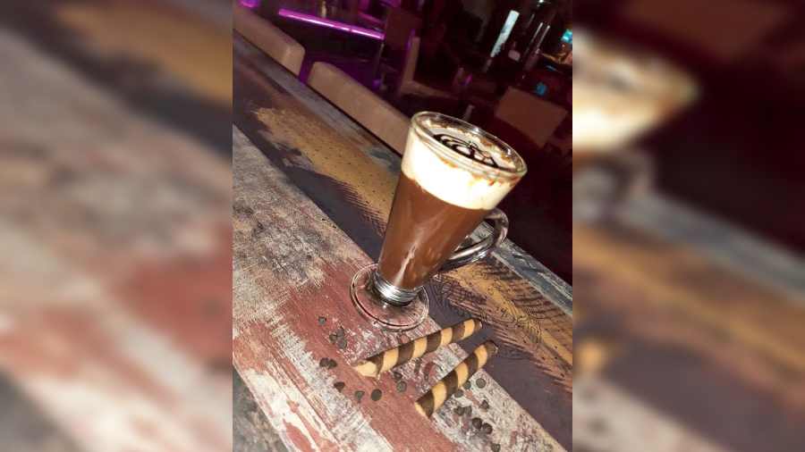 Winter Spiked Hot Chocolate at Double Down Brewery: The good ol’ decadent hot chocolate gets a warm hit of aged rum in this cocktail that also doubles up as a comfort sip. @Rs 450-plus
