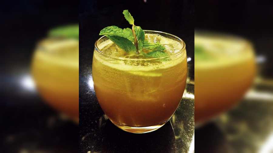 Whisky Whip at Chapter 2: Peaches are a winter fave and a cocktail that features these lovely fruits is an absolute must-try. This is a good spin on the whisky sour using peaches, mint and bourbon whiskey at the Mani Square and Southern Avenue dine den. @Rs 450-plus