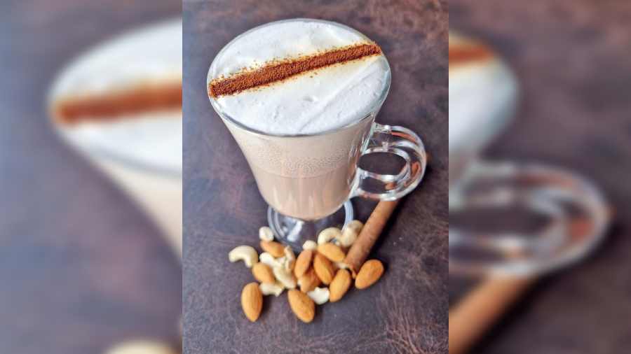 Nutty Baileys at Scrapyard: The rooftop lounge on Camac Street has come up with this hearty cocktail that’s not warm but full of warmth. Bailey’s, chopped mixed nuts, milk, vanilla extract, cinnamon powder and dark chocolate chips create this creamy and chocolaty surprise. @Rs 601-plus