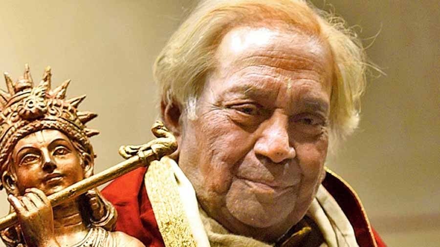 'Birju Maharaj was a purist in his dance format, but never explained the Kathak hardware as it is; he was an imaginative guru'