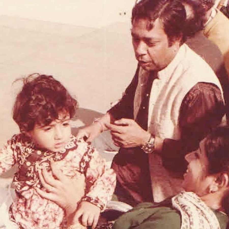 ICON NOSTALGIA: Actor-dancer Sreenanda Shankar posted this candid photograph of herself as a kid with her mom, danseuse Tanushree Shankar, and Kathak exponent Birju Maharaj on Monday, January 17, with the caption: “I’ve been very fortunate to grow up around such legends. End of an era… RIP #BirjuMaharaj ji 🙏🏼 #respect.” The legendary Kathak dancer passed away at his home early on Monday surrounded by his family and disciples. His granddaughter Ragini Maharaj said they were playing ‘antakshari' after dinner when he suddenly took ill