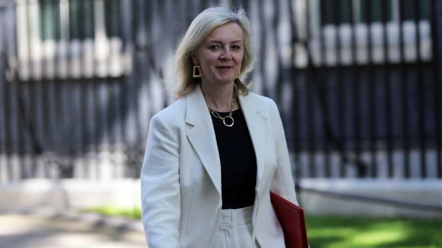 Rishi Sunak Uk Pm Race Liz Truss Supporters Attack Bank Chief Over 