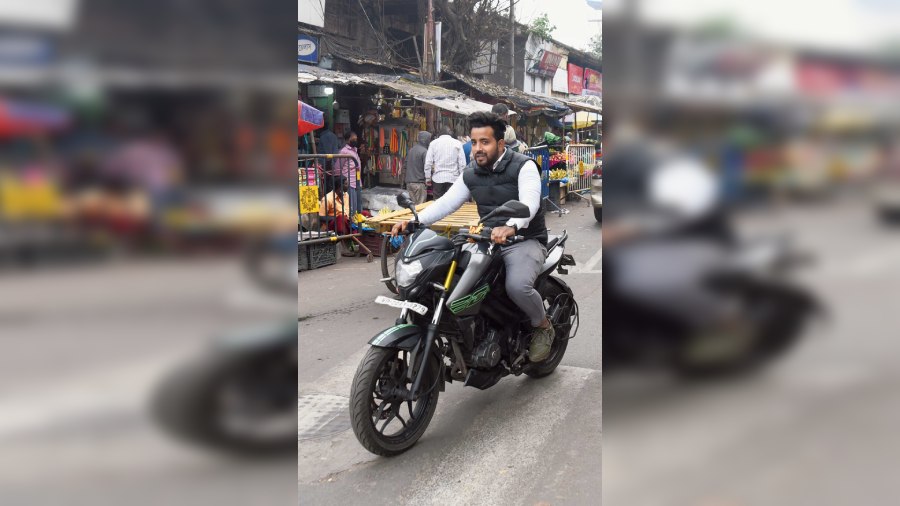 A man was on the bike in Bhowanipore in south Kolkata without a mask. “I am alone on the bike and I am not in contact with anybody. Why do  I need a mask?” he said. 