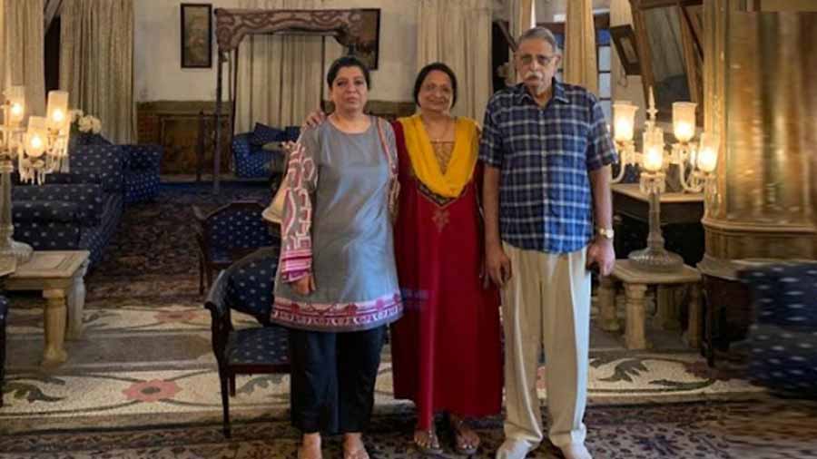 Asma with her parents. A North Indian father from the landed gentry of Aligarh and a Bengali mother from Jalpaiguri, near Darjeeling, infused in her the delicacies of two different streams of cuisine.