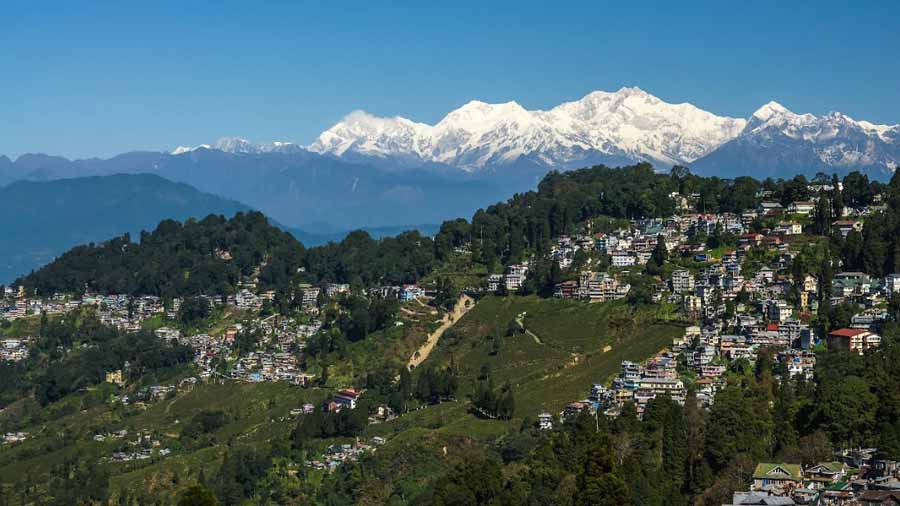 Darjeeling, also known as the queen of the hills, attracts tourists from all over the world. With the current rate of greenhouse gas emissions unabated, the cosy little hill town's average maximum temperature will be 31.2 degrees Celsius by 2100