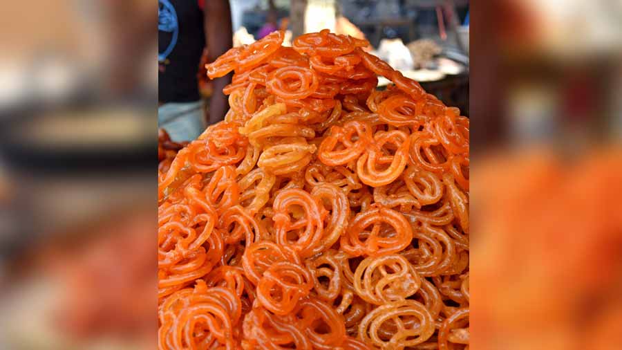 Grab a 'thonga' of juicy 'jalebis' on the way home from a morning walk