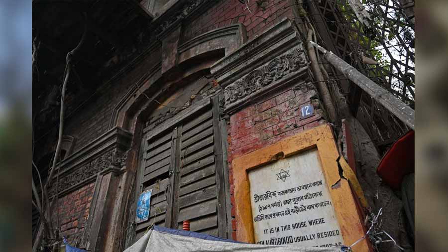 A plaque on the facade of Raja Subodh Mallick’s mansion documents Sri Aurobindo’s stay in the house