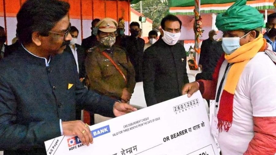 Chief Minister Hemant Soren (left ) hand over cheque of Petrol Subsidy Yojna to the a beneficiary in Dumka