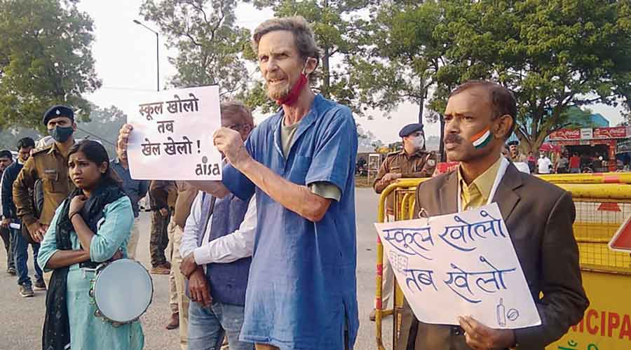 Jean Dreze (centre) during an agitation at Ranchi last year for the opening of primary schools.