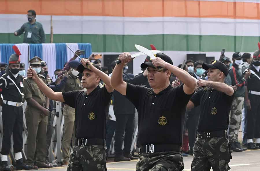 ADEPT HANDS: Armymen demonstrate their skills with the traditional ‘khukri’ on Red Road in Kolkata on Wednesday, January 26 at the Republic Day parade 2022. The showcase at the parade was a tableau marking the 125th birth anniversary of Netaji Subhas Chandra Bose. The 73rd Republic Day was celebrated with much vigour across the country